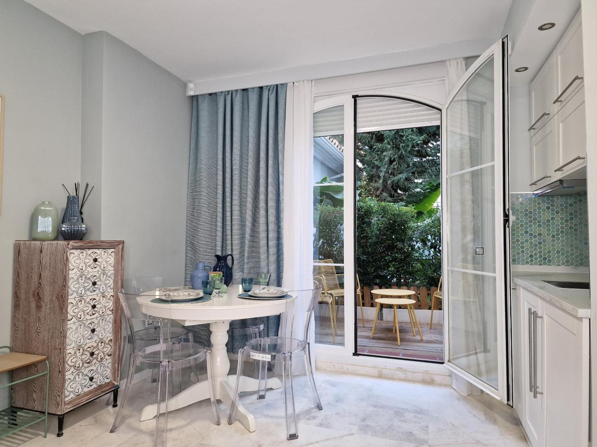 Sun & Palms - Cozy Flat In Quiet Neighbourhood With A Great Pool Area Apartment Malaga Bagian luar foto