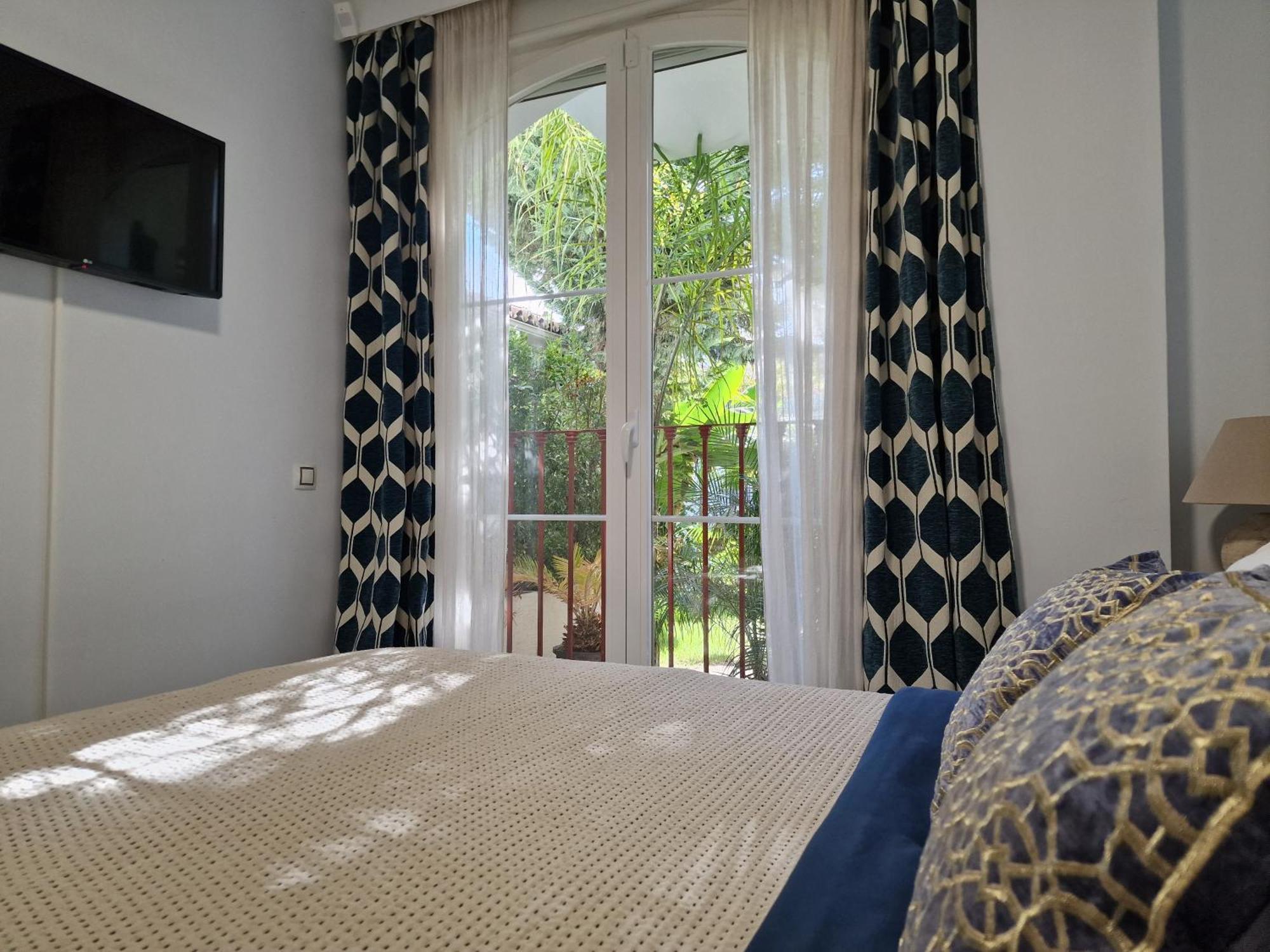 Sun & Palms - Cozy Flat In Quiet Neighbourhood With A Great Pool Area Apartment Malaga Bagian luar foto